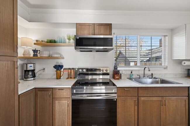 Building Photo - The Biggest Little BnB, Fully Furnished Vacation Rental!