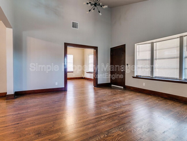 Building Photo - 421 NW 25th St