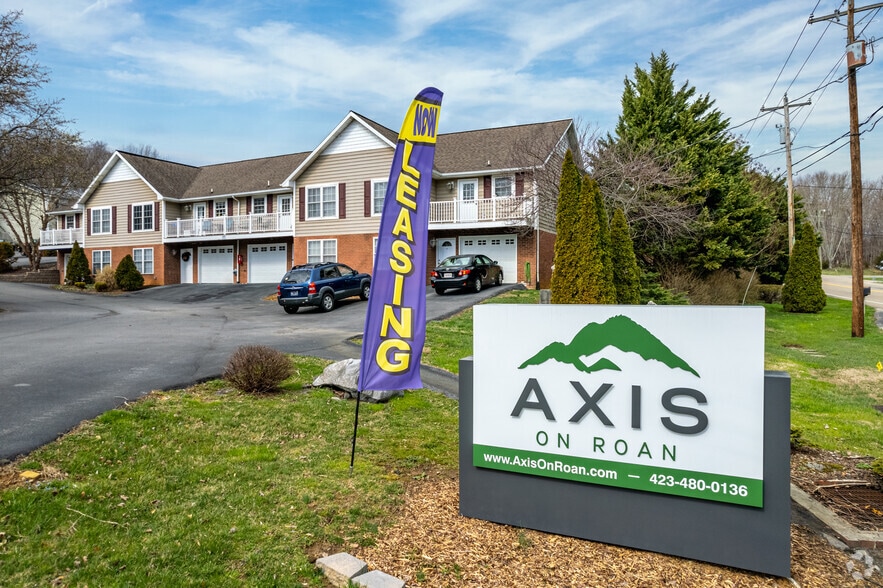 Axis on Roan 30003008 S Roan St Johnson City TN 37601 Apartment Finder