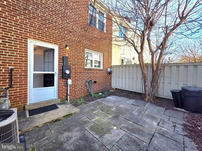 Building Photo - 2510 N Dearing St