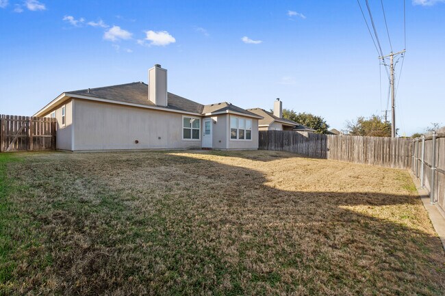 Building Photo - 325 Emerald Ridge Dr