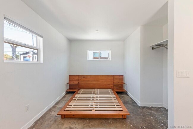 Building Photo - 2548 Violet St