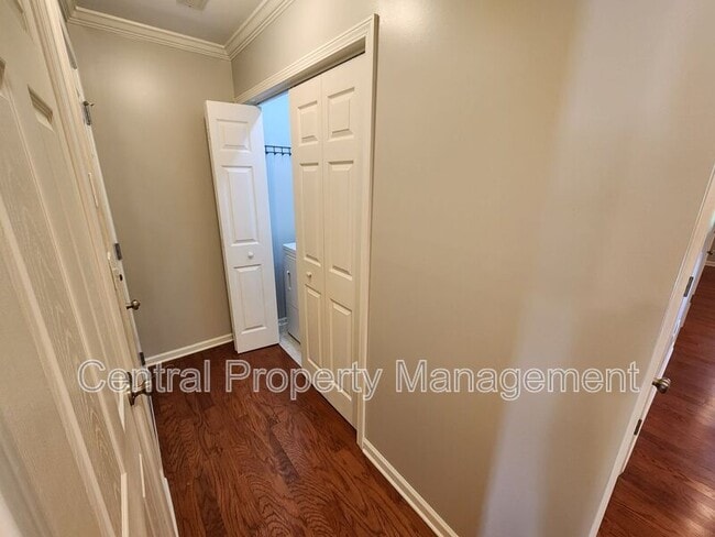 Building Photo - 107 Shalom Dr