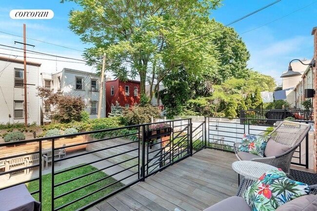 Building Photo - 164 Diamond St