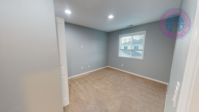 Building Photo - Beaverton - Stylish, Light & Bright, Close To Nike & Intel