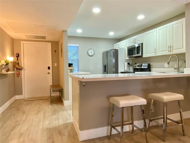 Building Photo - 3010 N Course Dr