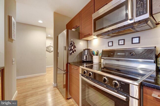 Building Photo - 934 N 3rd St