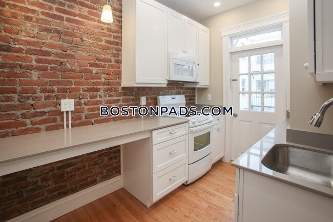 Primary Photo - 1111 Boylston St