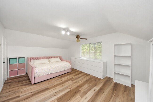 Building Photo - 18 N Deerfoot Cir
