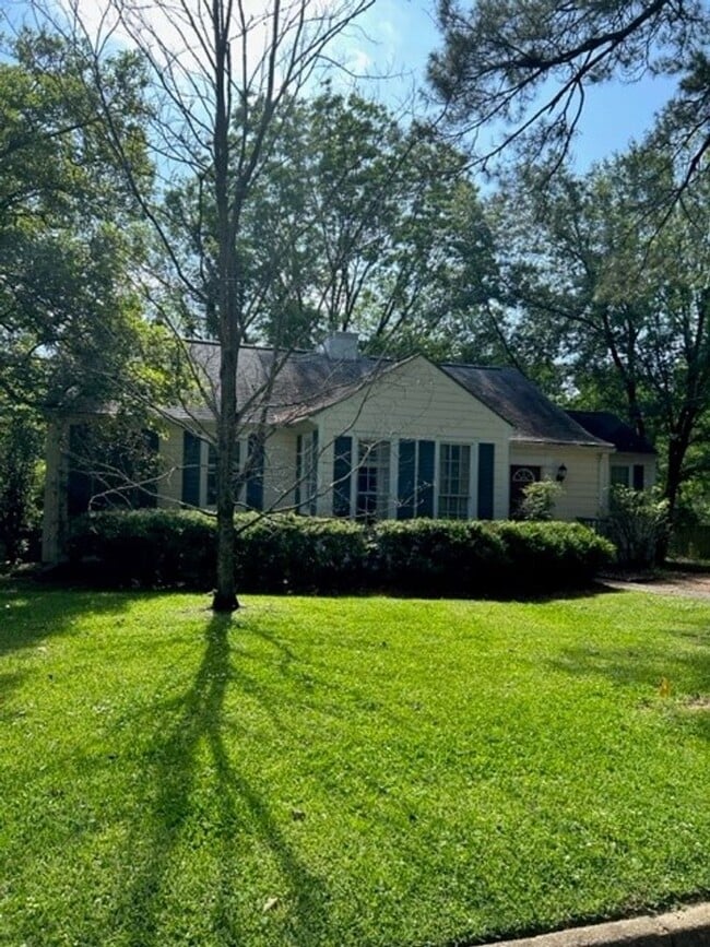 Building Photo - Beautiful Spacious Updated Home In Belhave...