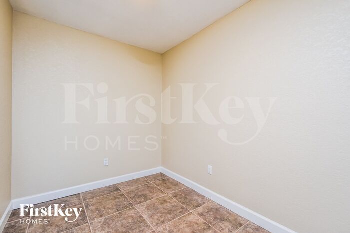 Building Photo - 2290 Beacon Dr