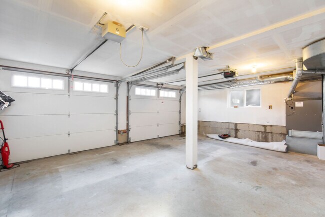 Building Photo - 4403 Powell Pl S