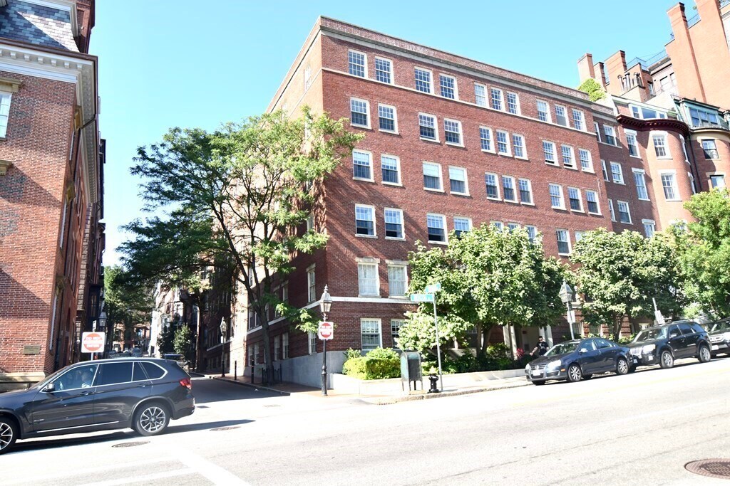 Building Photo - 33 Beacon St