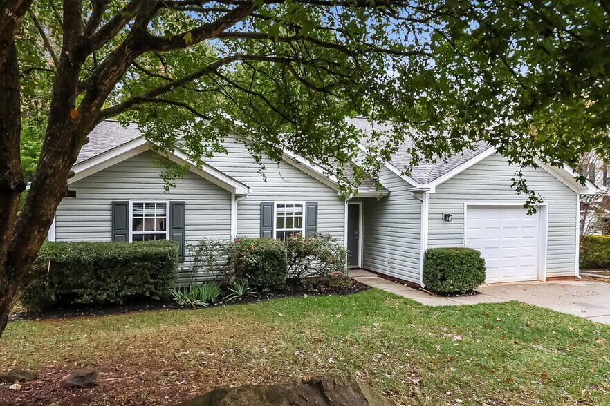 Building Photo - 7039 Lowen Rd