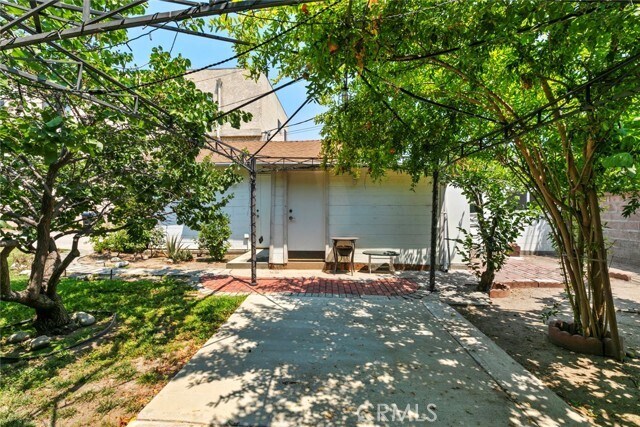 Building Photo - 408 W Dryden St