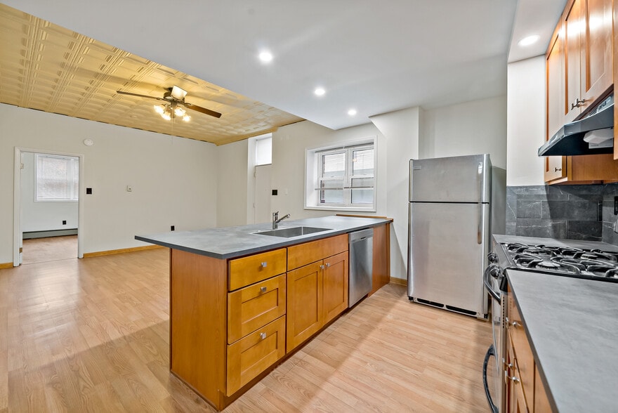 Building Photo - 1332 S 7th St