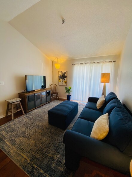 Building Photo - 10265 Gandy Blvd N