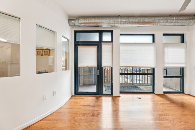 Building Photo - 1390 Kenyon St NW