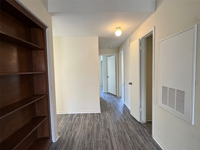 Building Photo - 6500 Harbor Town Dr