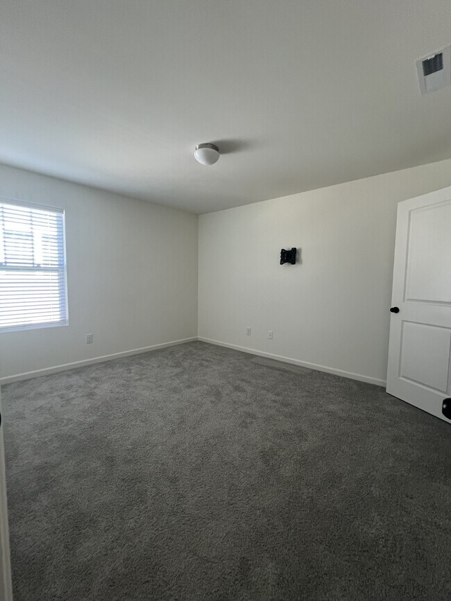 Building Photo - 1619 Running Deer Dr