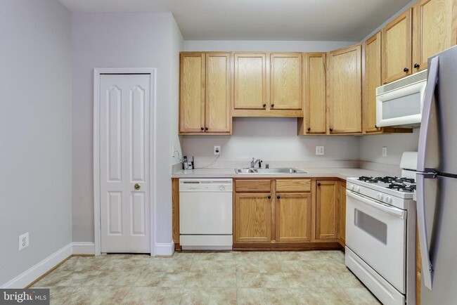 Building Photo - 2111 Ganton Green