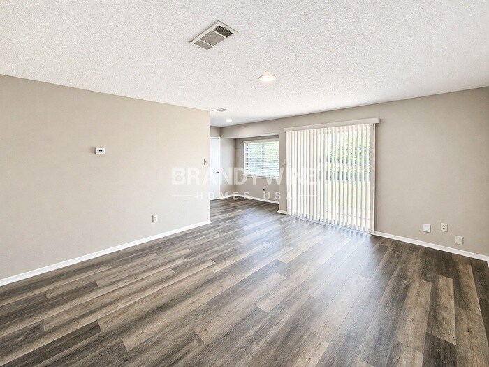 Building Photo - 8428 Raymond Ave