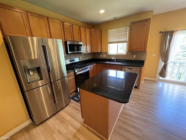 Building Photo - 4 br, 2.5 bath House - 45101 Bartlett Dr