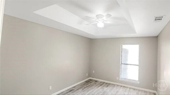 Building Photo - 436 Edgewater Rd