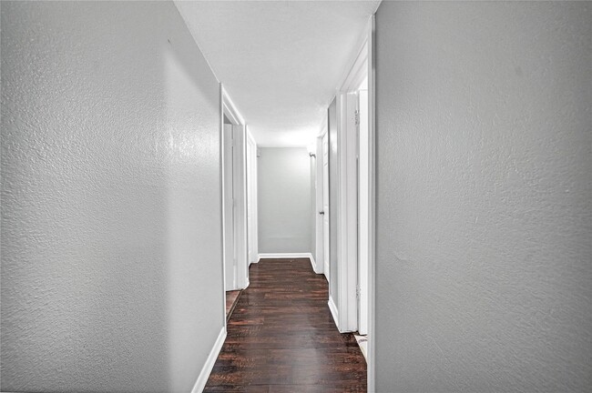 Building Photo - 3923 Heatherbloom Dr