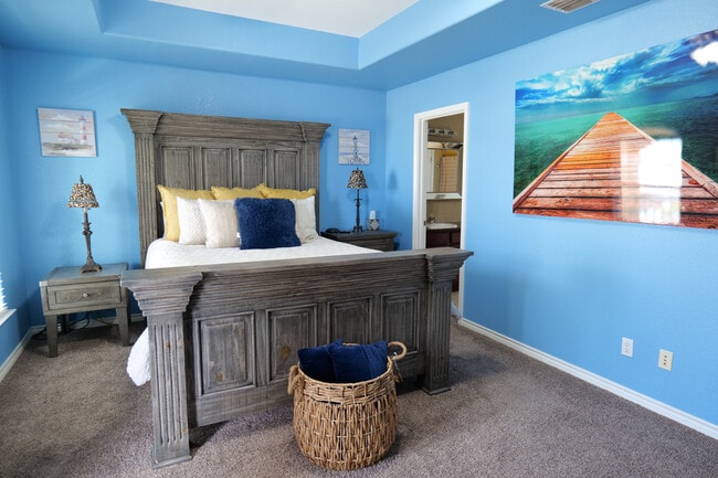 Building Photo - 15433 Cruiser St