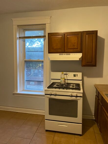 Building Photo - 5600 S May St
