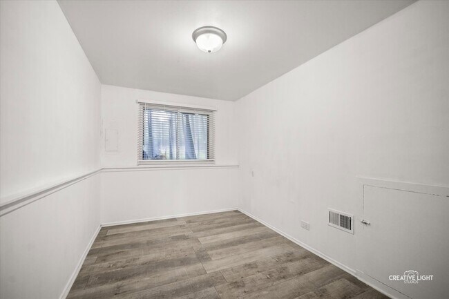 Building Photo - 772 Circle Dr