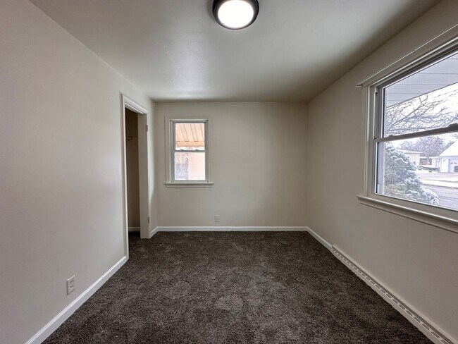 Building Photo - Recently Renovated 3 Bedroom 1 Bath Single Family Home!