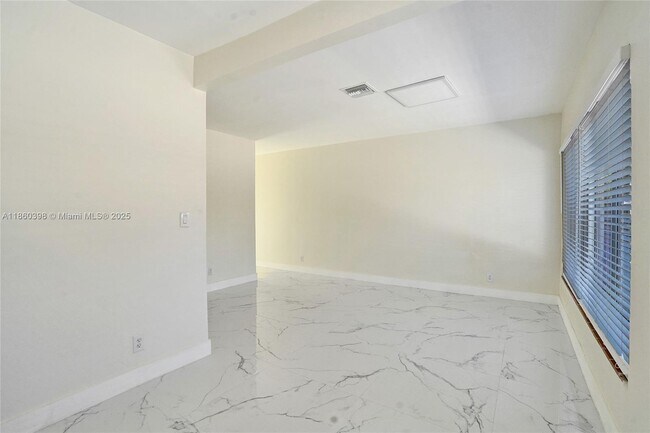 Building Photo - 12055 NE 9th Ave