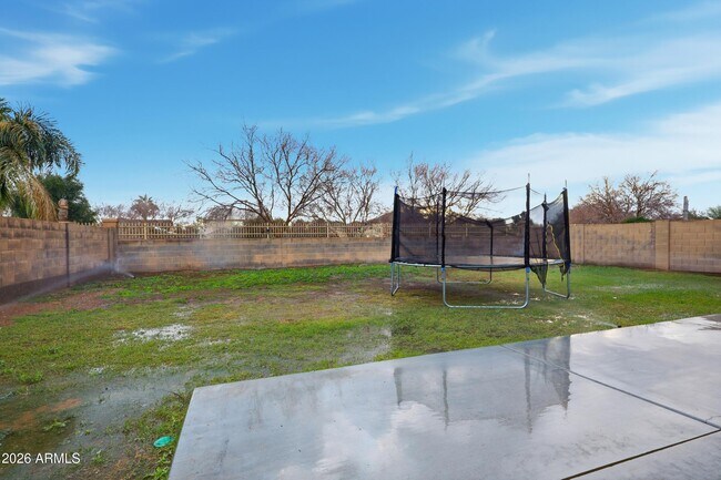 Building Photo - 1537 E Bowman Dr