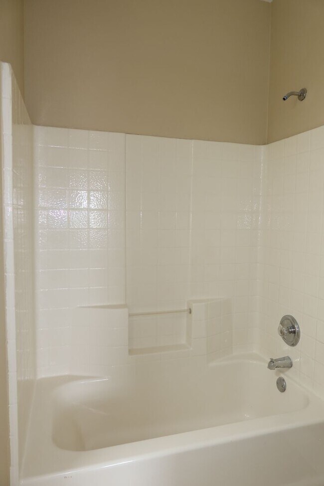 Building Photo - Agavae - MLK / 183 - Remodeled 3BD 2.5BA -...