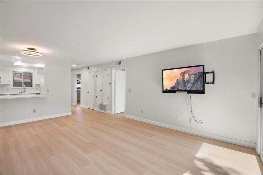 Building Photo - 1446 Chateau Common