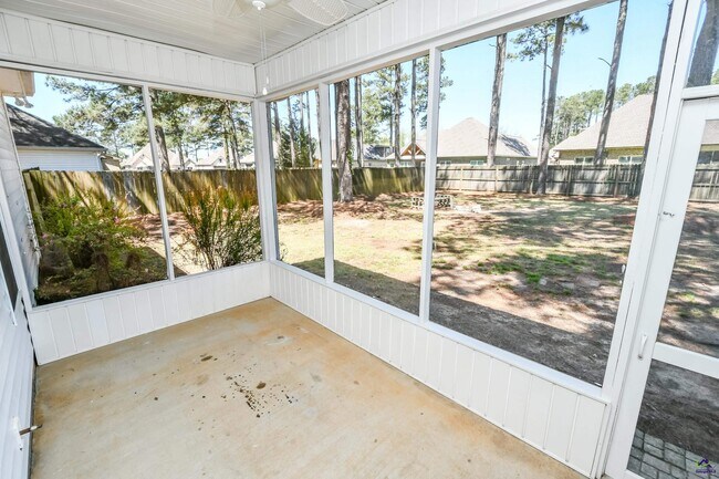 Building Photo - 104 Newport Ave