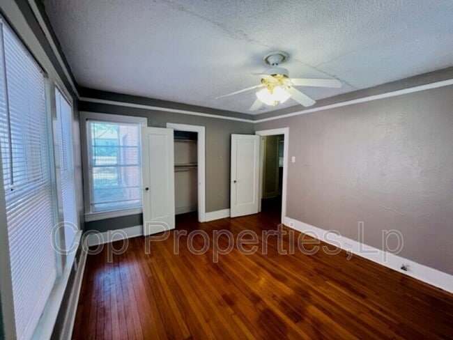 Building Photo - 413 W Hollywood Ave
