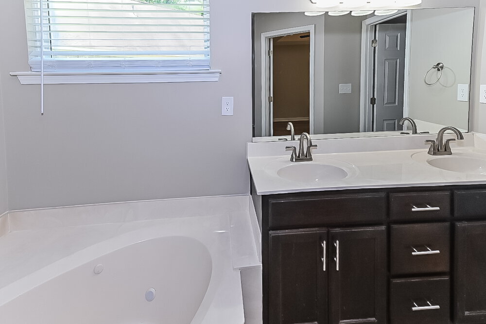 Building Photo - 9840 White Poplar Dr