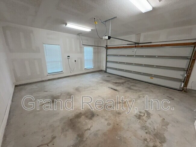 Building Photo - 4818 Dupont Cir