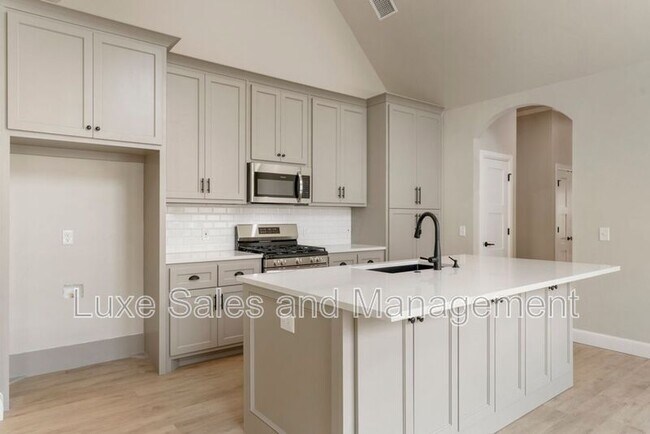 Building Photo - 4136 Abbey Pk Dr