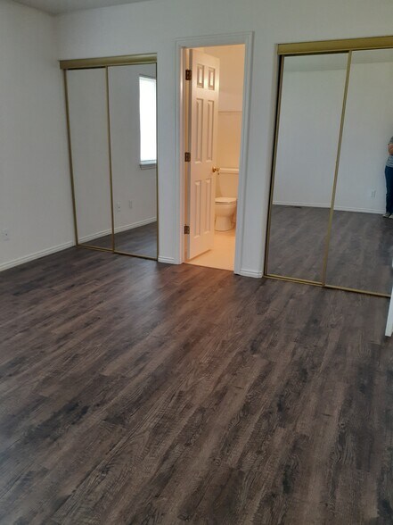 Master bedroom looking towards bathroom and 2 closets - 4616 N Tumbleweed Dr
