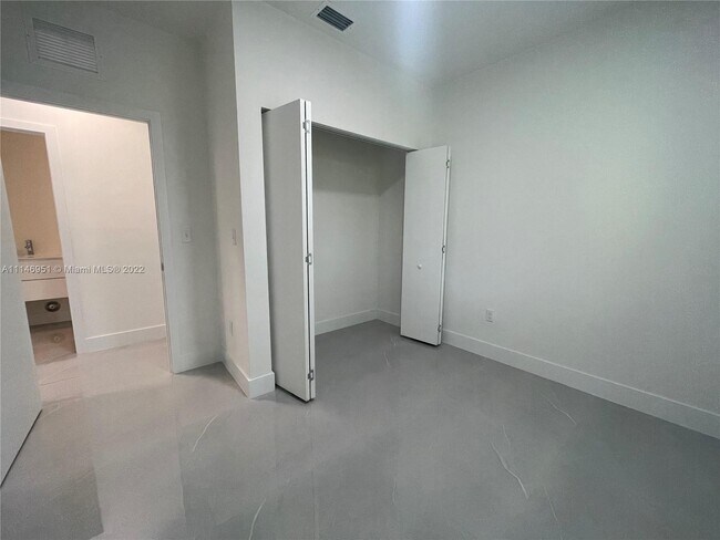 Building Photo - 3096 NW 27th St