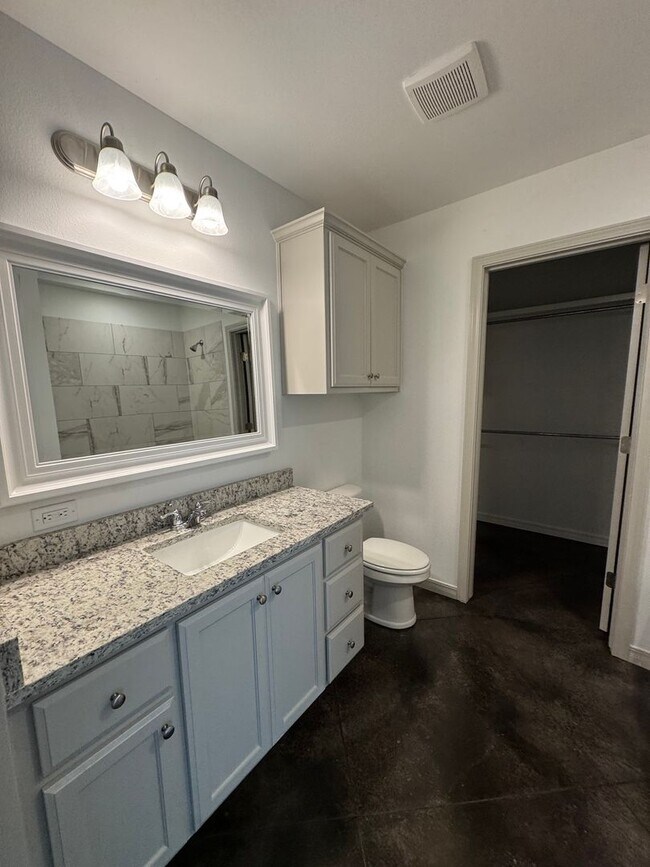 Building Photo - Located in the Glendale Area!!! New Build ...