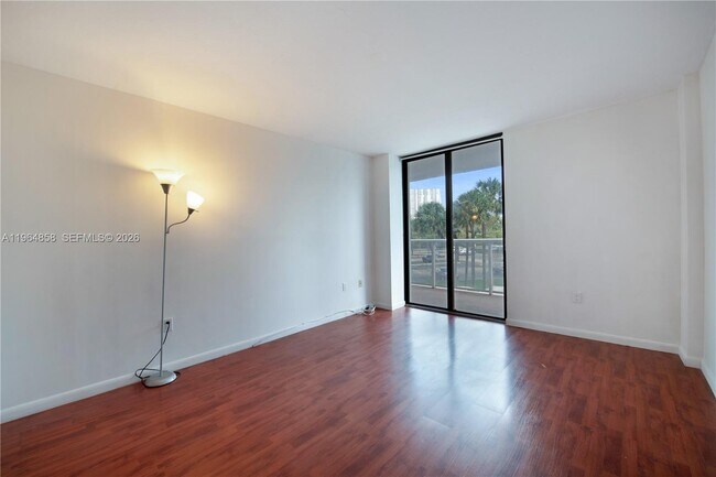 Building Photo - 3731 N Country Club Dr