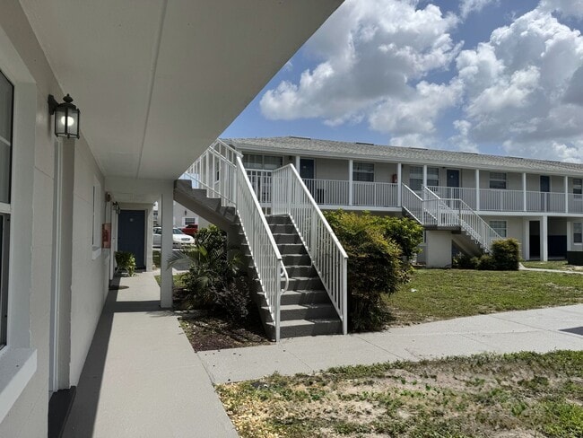 Building Photo - 1 Bed/1 Bath Ground Floor Condo in recentl...