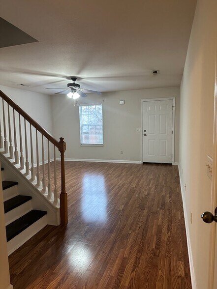 Building Photo - 8701 Mowbray Way