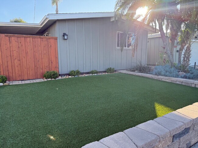 Building Photo - Turn Key North Clairemont Studio | Vaulted Ceilings & Private Patio