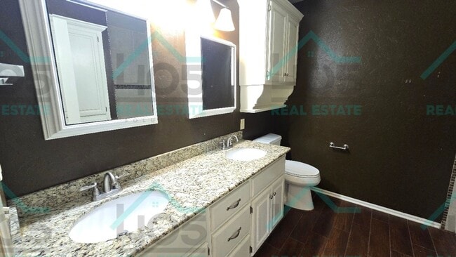 Building Photo - Lovley 4 Bedroom Plus an Office